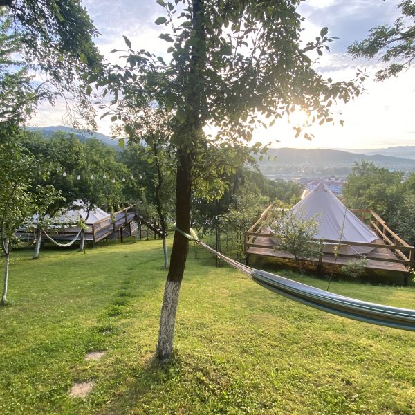 cazare la cort epic glamping calimanesti