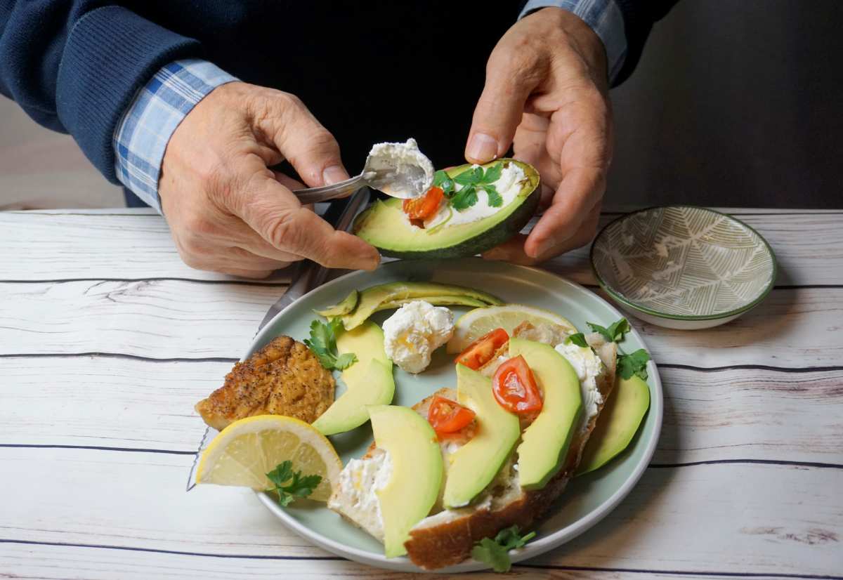 mancare rapida de seara salata de avocado