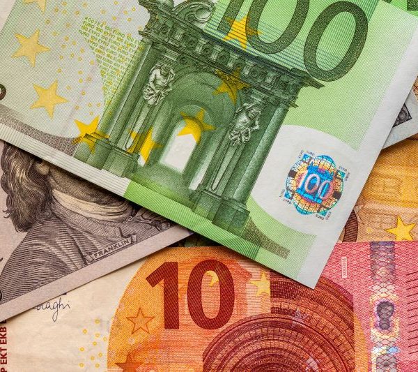 Euro depășește pragul de 5 lei BNR