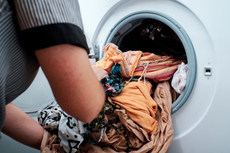 La câte rotații se spală hainele