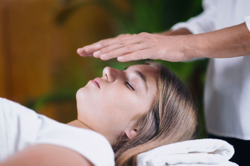 beneficii terapia reiki