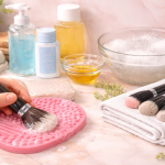 Curățenie pentru pensule de machiaj