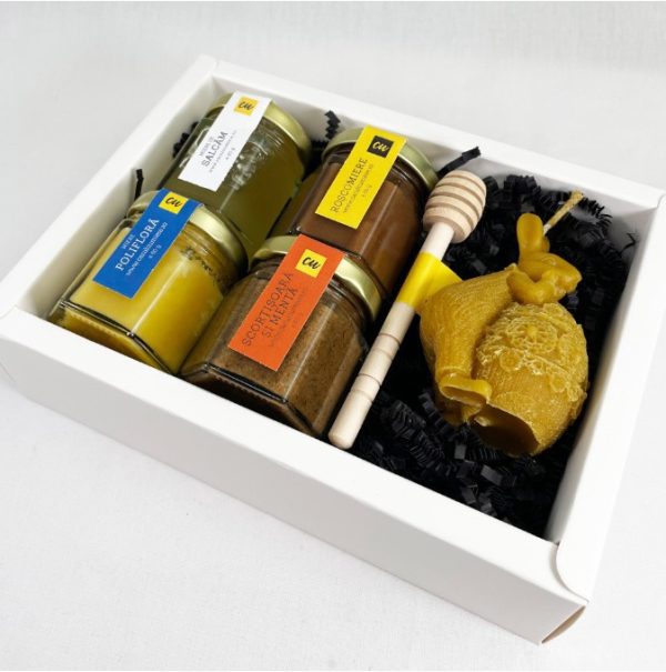 Pachet cadou pentru Paste, personalizat, 2 x 60g miere cruda, 2 x 60g mieremix, lingura, lumanare handmade din ceara naturala