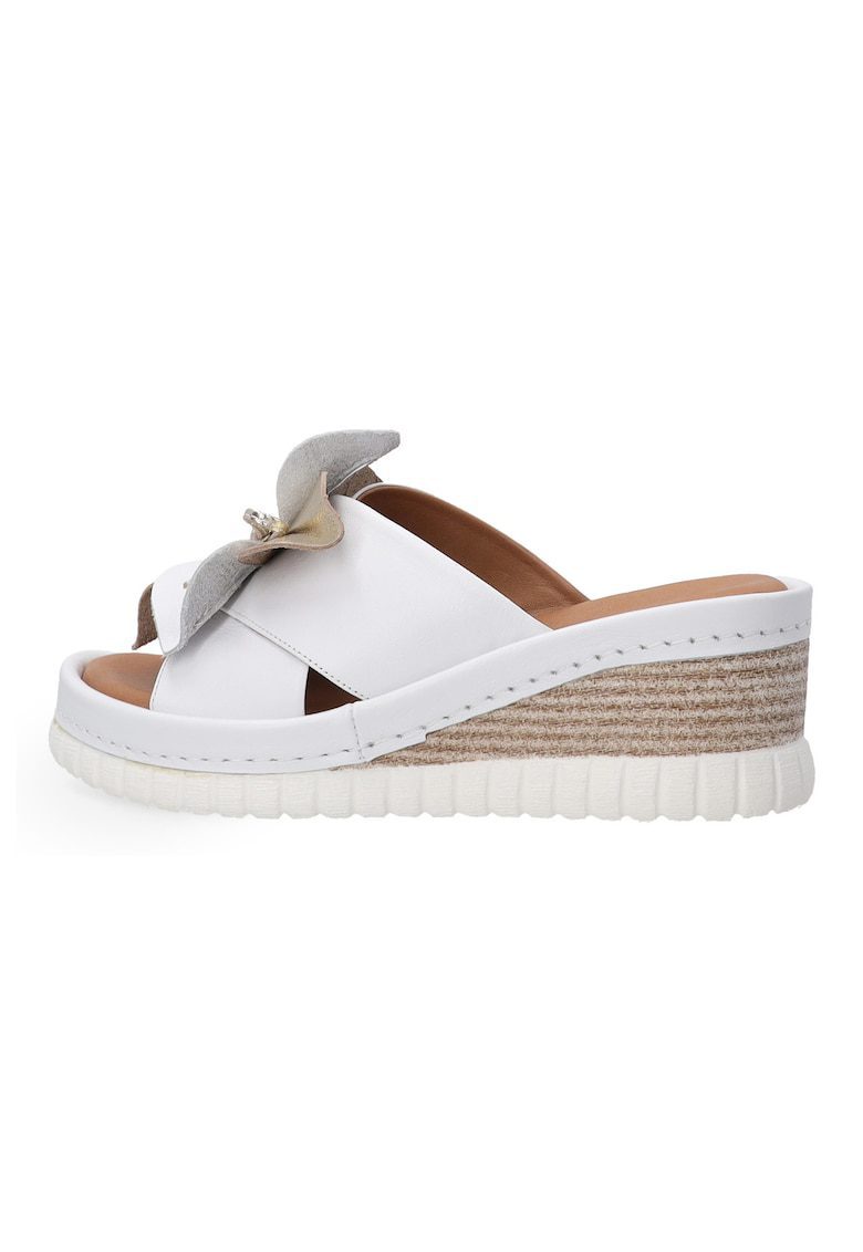 Papuci din piele cu talpa wedge si aplicatie florala