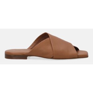 Papuci din piele cu aspect petrecut