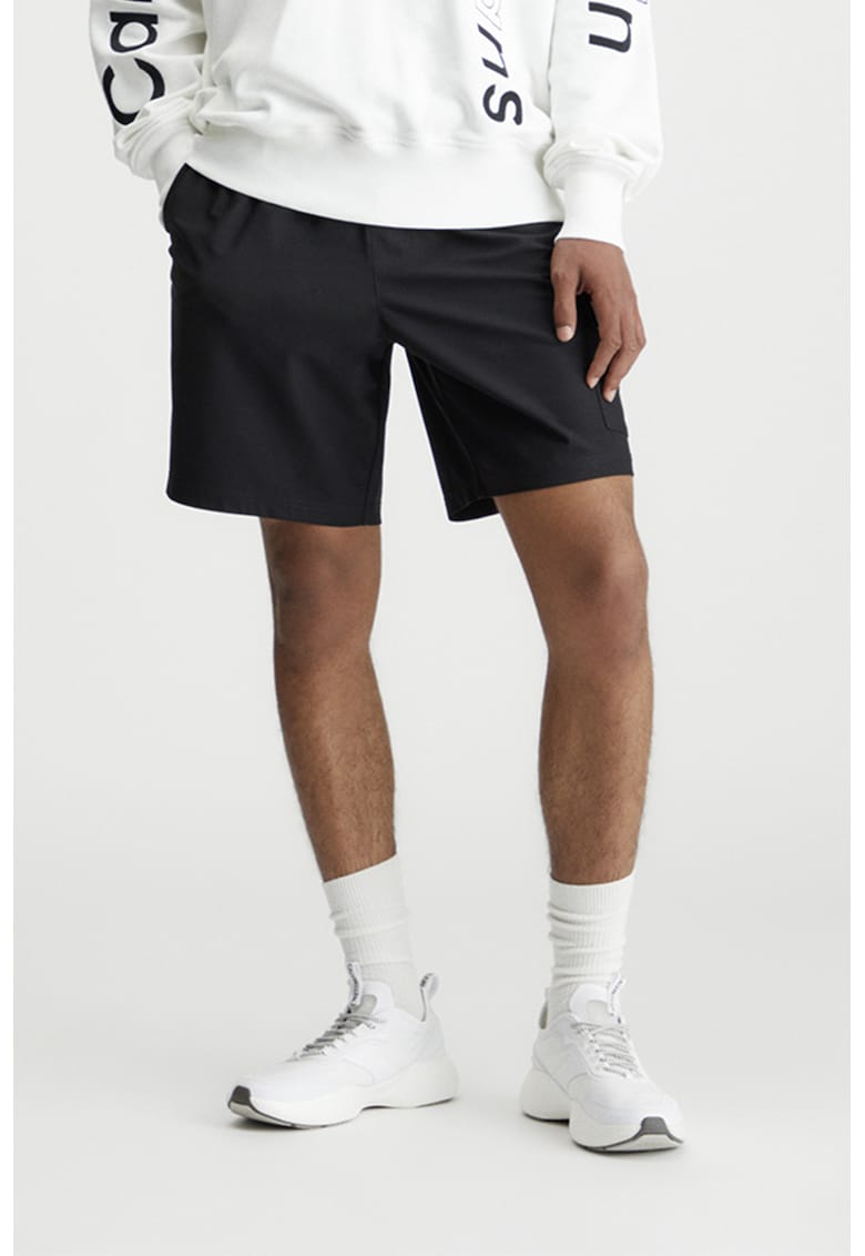 Pantaloni scurti cu buzunar lateral - Negru