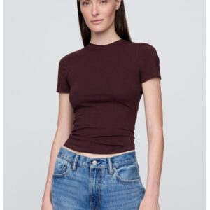 Tricou slim fit cu decolteu la baza gatului - Visiniu