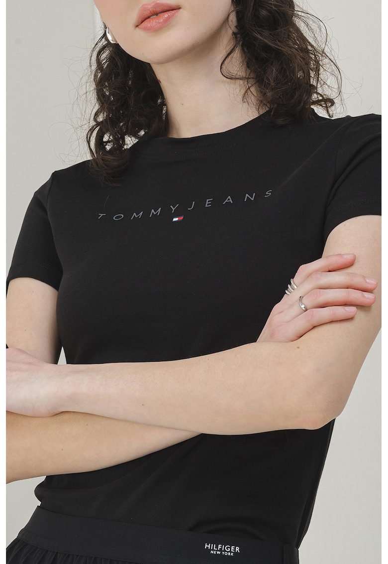 Tricou cu decolteu la baza gatului si imprimeu logo