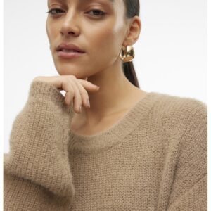 Pulover lejer si pufos cu decolteu barcuta - Maro camel