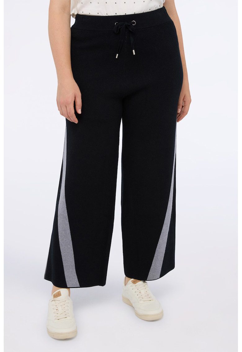 Pantaloni de trening cu croiala evazata si snur - Negru