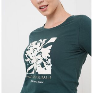 Tricou cu decolteu la baza gatului si design grafic - Auriu/Alb fildes/Verde englez
