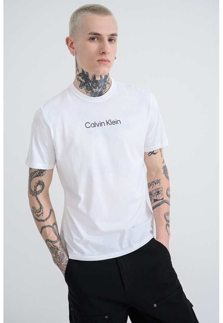 Tricou cu decolteu la baza gatului si imprimeu logo - Alb